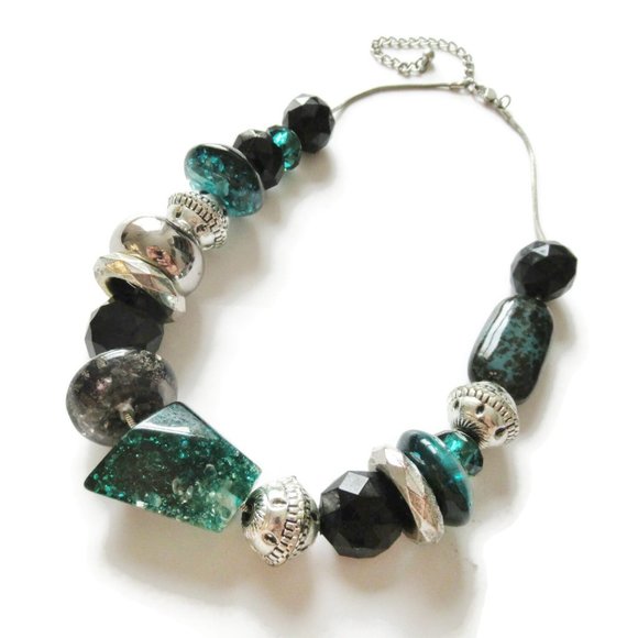 Emerald Green Silver Black Bib Necklace Lucite Plastic Chunky Beads - Picture 2 of 6